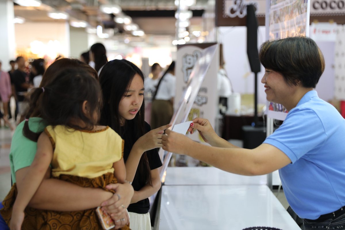 🧒 On Children’s Day, WHO &amp; the Ministry of Health set up an interactive booth to raise awareness about safe food practices.

Quizzes, games &amp; science-based tips attracted hundreds of visitors. Food safety starts with awareness!

#WorldFoodSafetyDay