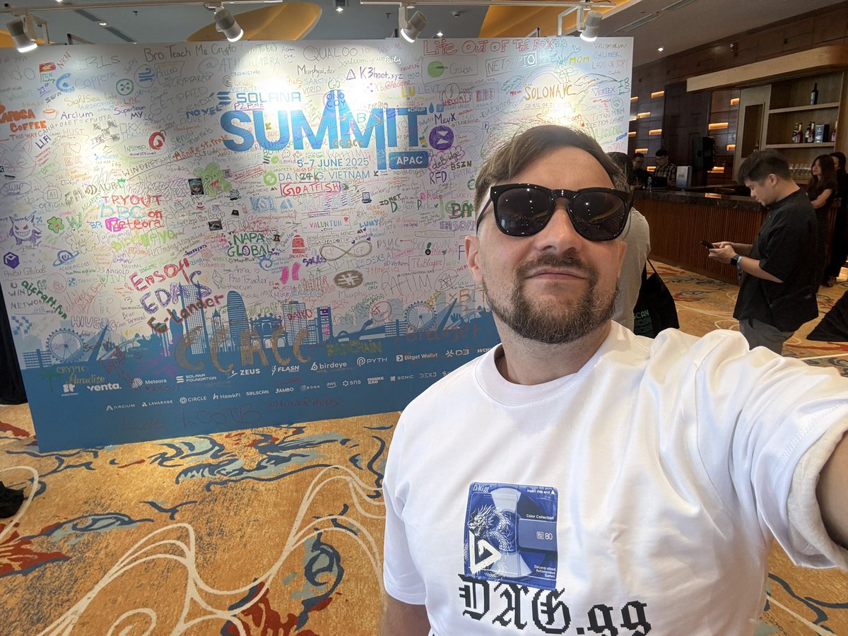 GM AND DAG.gg from SOLAMA SUMMIT! <a href="/dagdotgg/">DAG.GG 🗡️</a>! Thanks for awesome merch, guys!