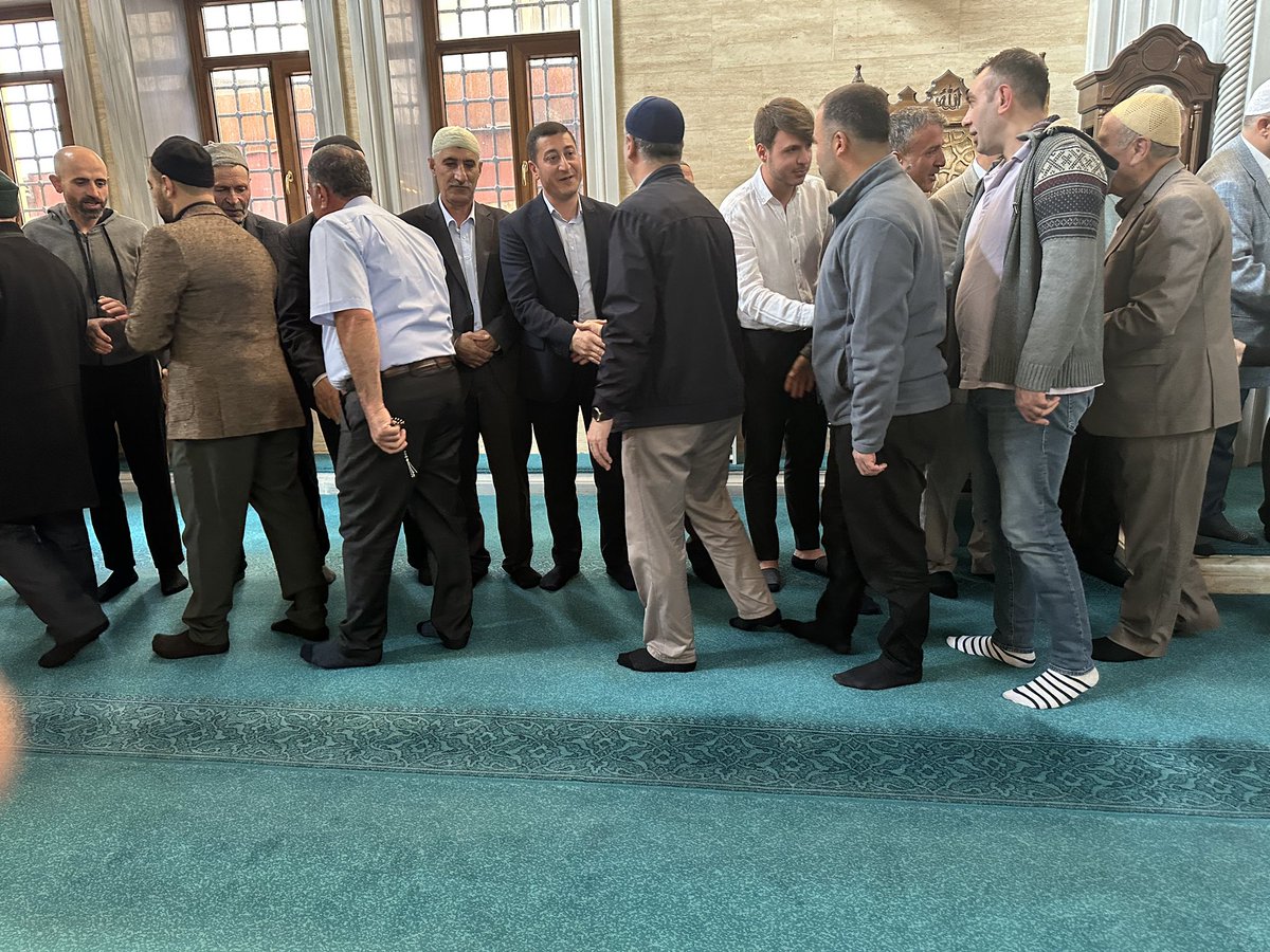 Bayram namazımızı İbadullah Camii'nde eda ederek hemşehrilerimizle bayramlaştık.
Huzur,Sağlık ve afiyet içerisinde hep beraber nice bayramlara.