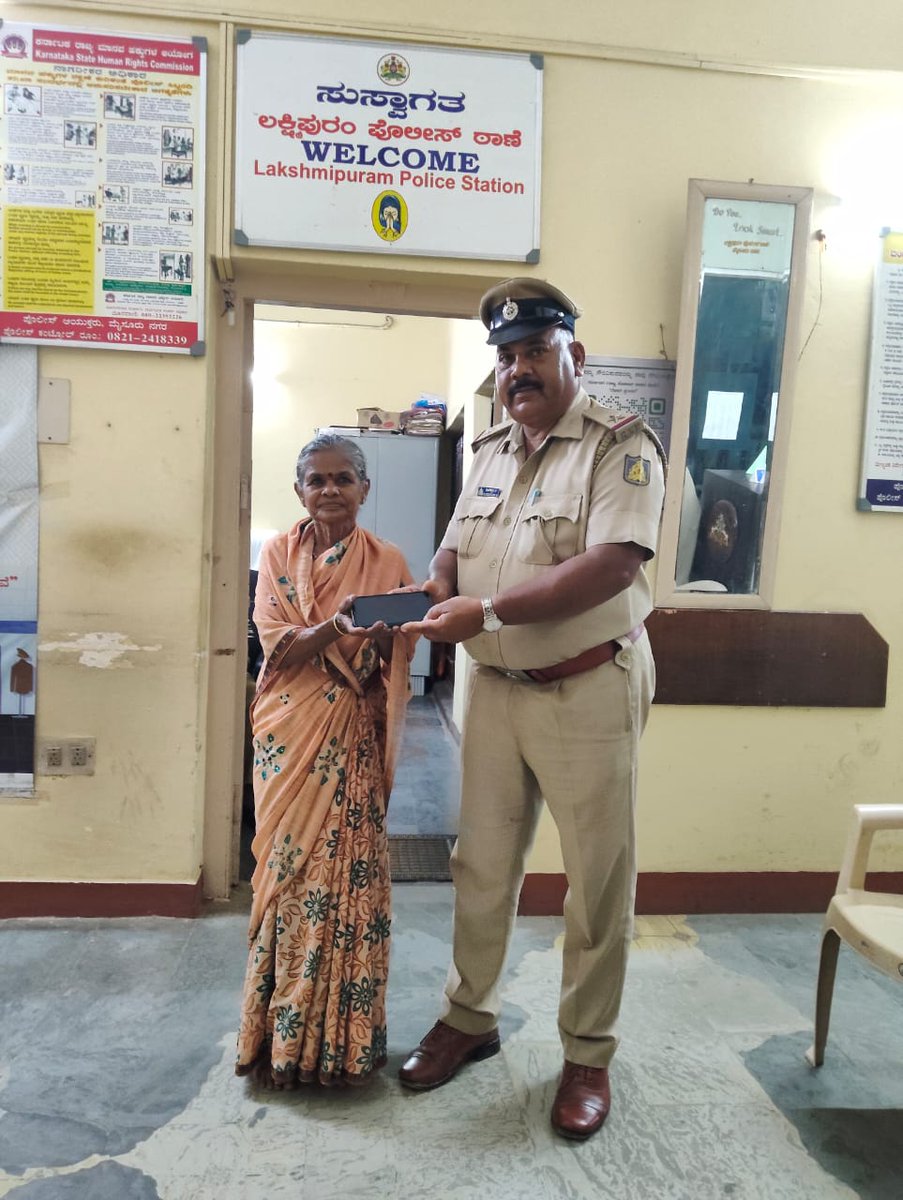 ಲಕ್ಷ್ಮೀಪುರಂ ಪೊಲೀಸ್ ಠಾಣಾ ವ್ಯಾಪ್ತಿಯಲ್ಲಿ ಕಳೆದು ಹೋದ  ಮೊಬೈಲ್ ಅನ್ನು  CEIR ಪೋರ್ಟಲ್ ಮುಖಾಂತರ ಪತ್ತೆ ಮಾಡಿ ಸಂಬಂಧಪಟ್ಟ ವಾರಸುದಾರರಿಗೆ ಹಸ್ತಾಂತರಿಸಲಾಗಿದೆ.