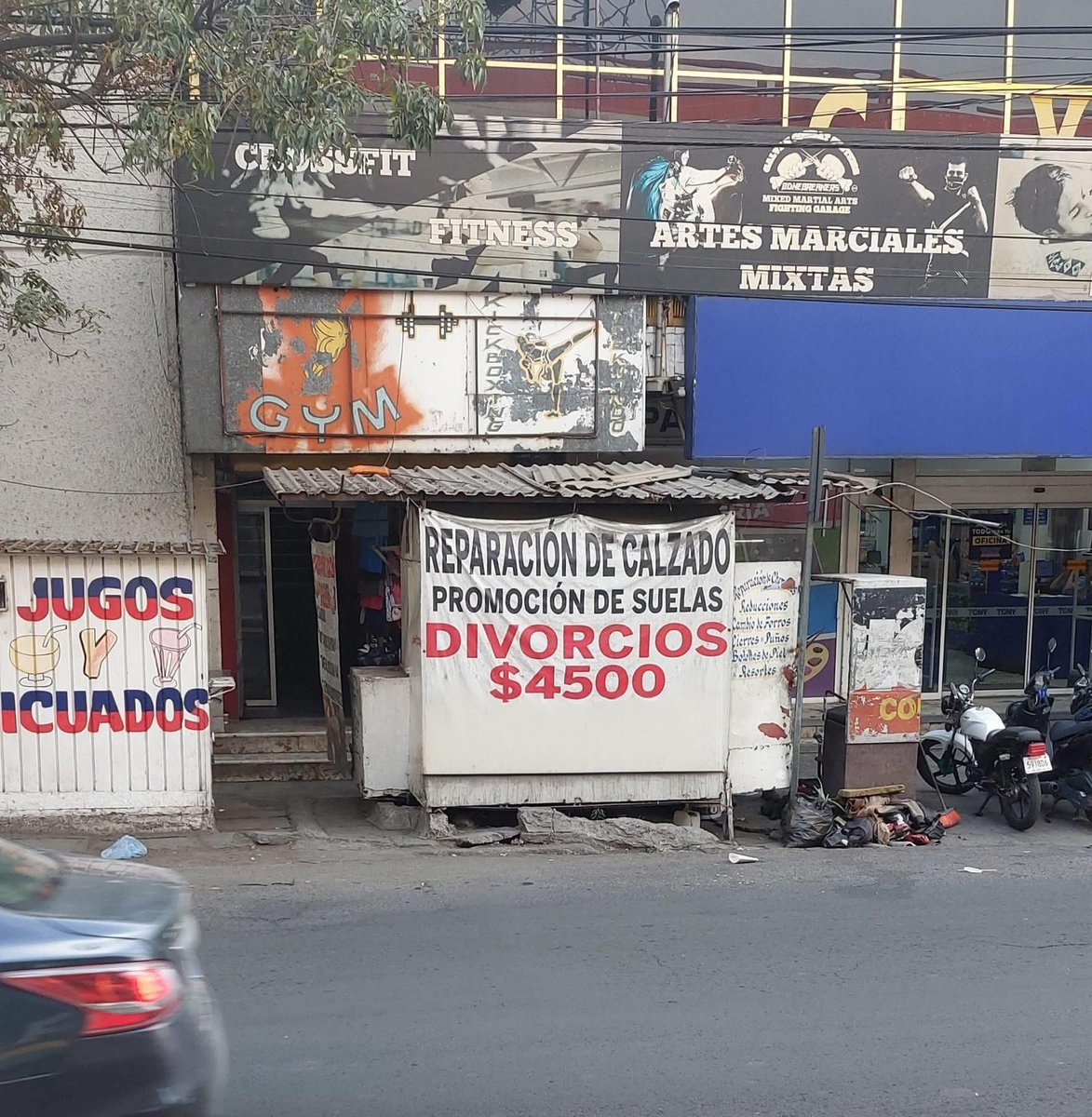JefeGorgoryMx's tweet photo. Juez, estos no salen sino hasta el jueves https://t.co/RoV205Q9zu