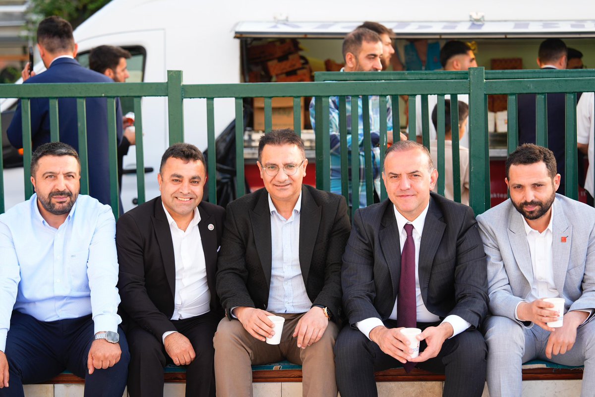 Belediye Başkanımız Sayın Alper Yeğin, Sancaktepe Kaymakamımız Sayın Naif Yavuz ile birlikte Hilal Mahallesi Camii'nde Kurban Bayramı namazını kılıp komşularımızla bayramlaştı.

#KurbanBayramı #BayramınızKutluOlsun