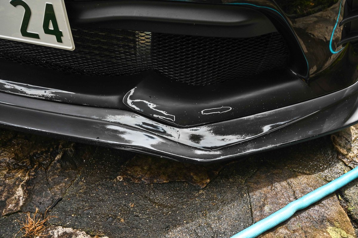 いくらなんでもそのまま缶スプレー吹くとキズん所が凹凸なるので360番アシレックス青で軽く整えた
これでも十分凹凸出るけどな（3ｍ離れればわからないｗ）