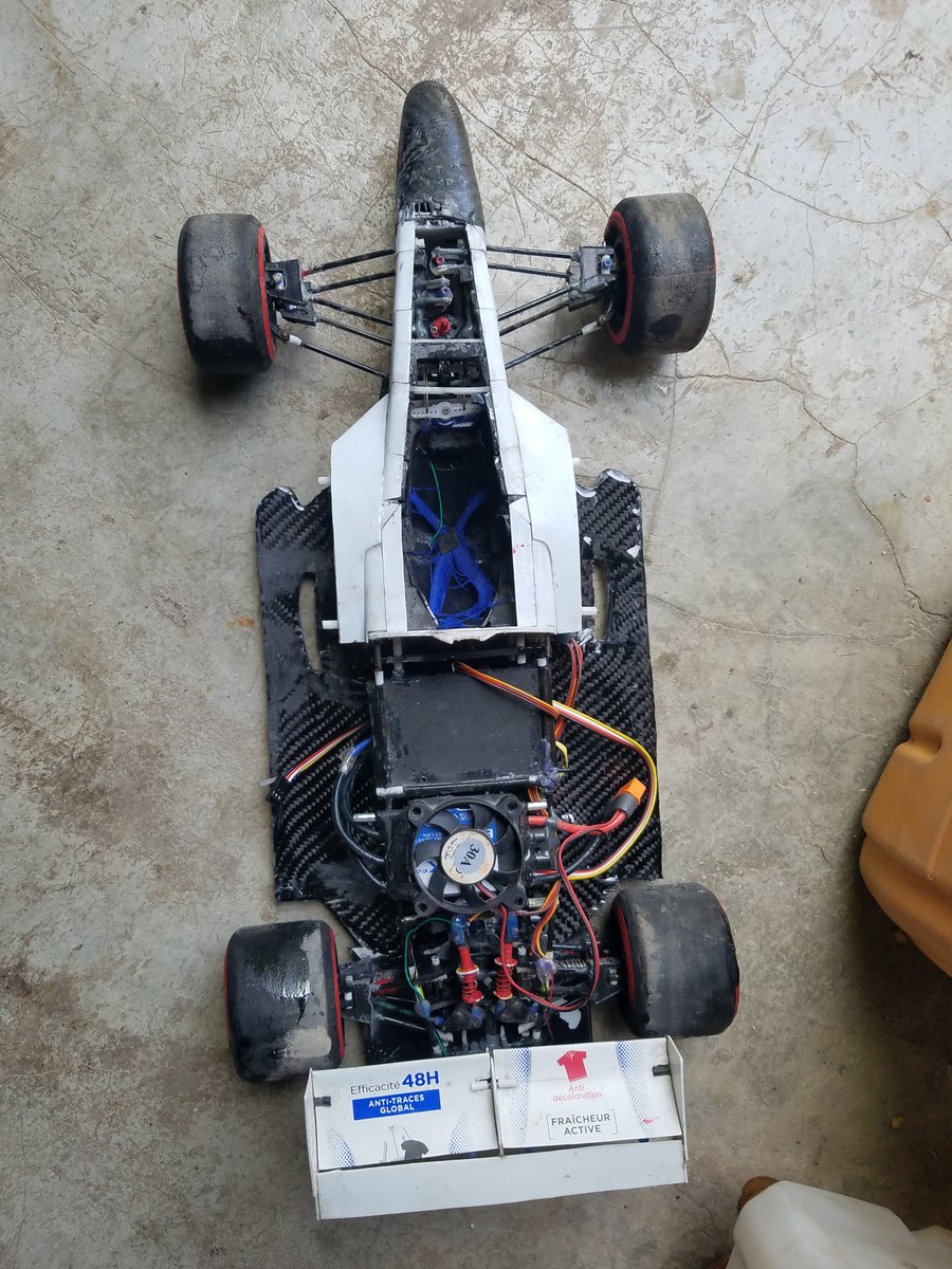 TeknOmania_HT's tweet photo. CEPTZERO, voiture télécommandée, entièrement conçue, construite, programmée et animée par le teknomane : Samuel Édouard.
Fait à TeknOmani@.
#electronics #robotics #electric #mechanic #craft #madeinteknomania #madeinhaiti #svmsvmvs https://t.co/jyyp60aVvD
