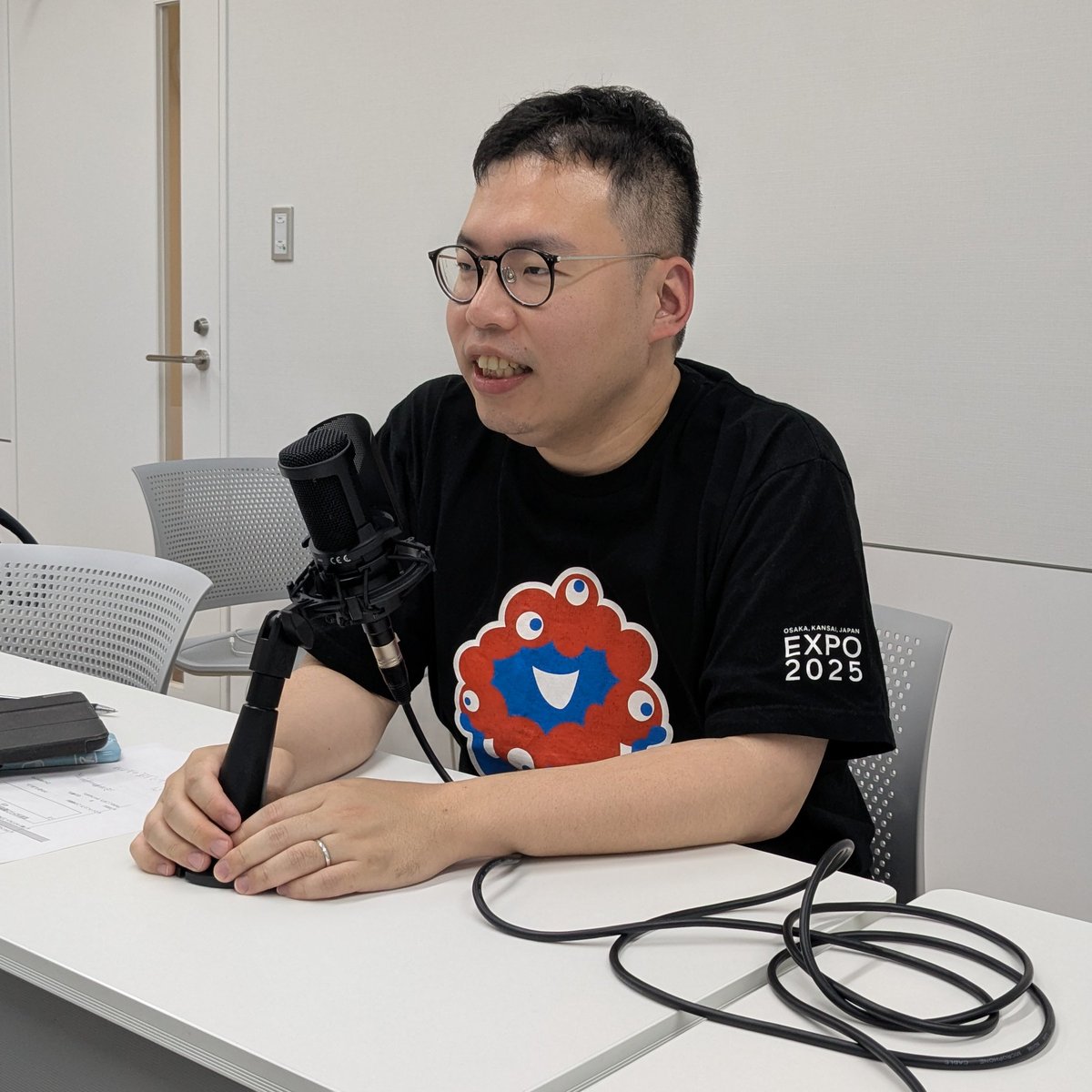 fm_suginami's tweet photo. \\収録しました!//
「俺たちのTALKZONE #51」収録の様子!
先週日曜日に収録しました!
今回のパーソナリティは #DJマーキー。
大阪万博には行ってないのに
なぜかミャクミャクTシャツを着てます。
明日6月7日(土)放送です!
#FMすぎなみ #杉並
#TALKZONE https://t.co/Ayb2cCEcuH