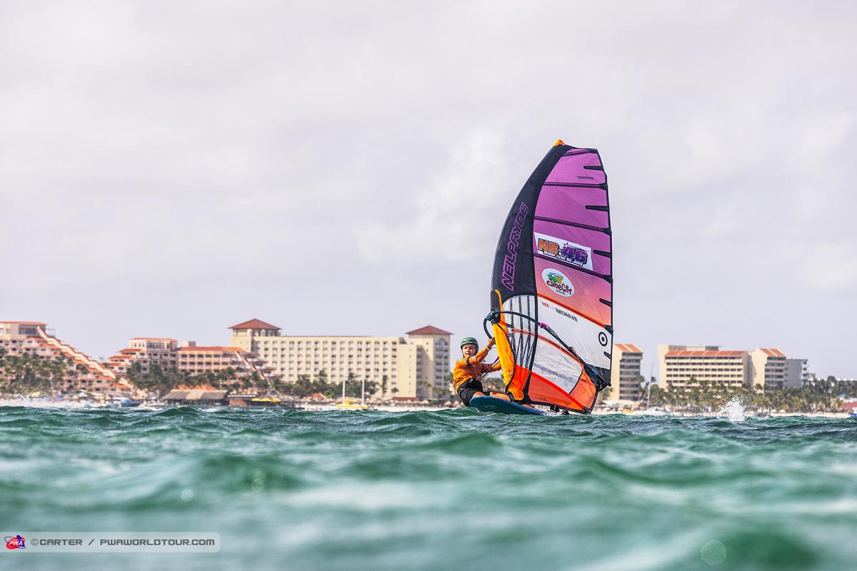 🇫🇷 Les jeunes en action à Aruba
 
Plus d’infos sur Windsurfjournal.com 👉 tinyurl.com/yzd2ex8k
- - -
🇬🇧 Youngsters in action in Aruba

More on Windsurfjournal.com 👉 tinyurl.com/4dywhnjs

#PWAWorldTour #ArubaHiWinds #BobbiLynndeJong #BrendanLorho #KasperNielsen