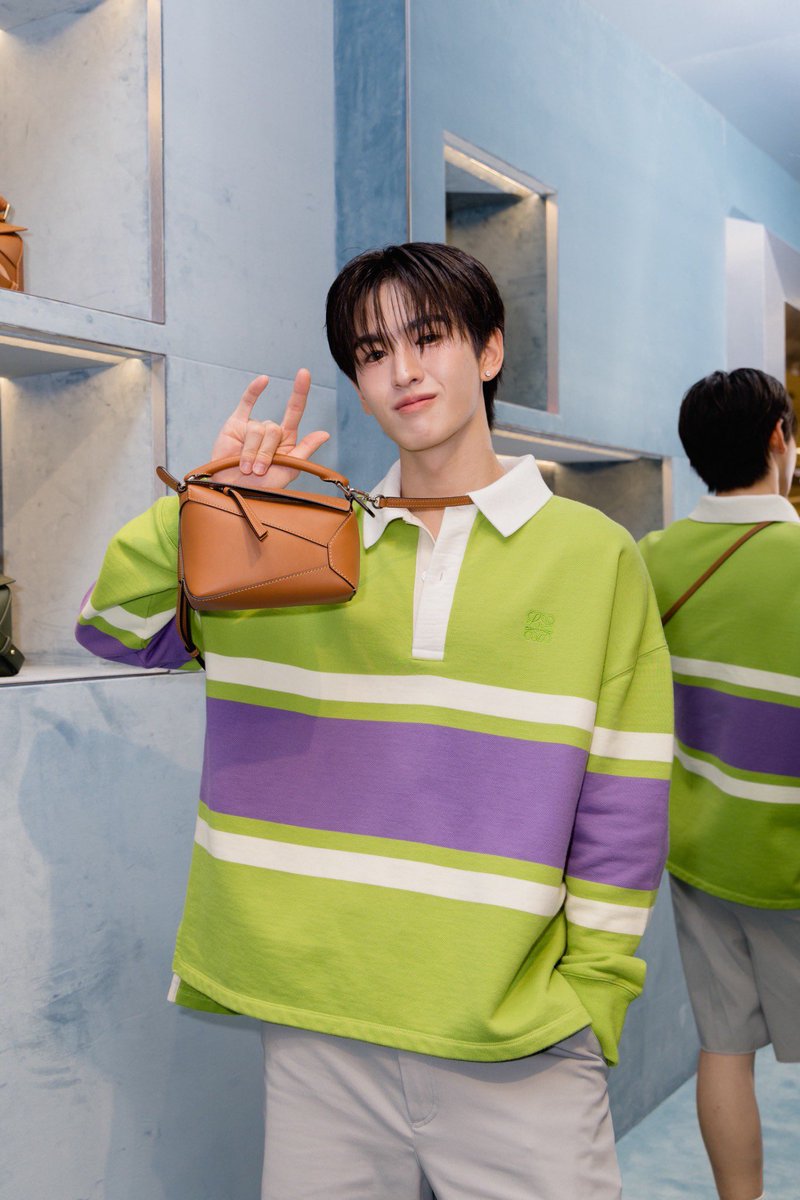 คนนี้แหละ ทำให้โลกสดใส 

JINWOOK LOEWE PUZZLE10
#LOEWExJINWOOK #JINWOOKkim
#SiamParagon