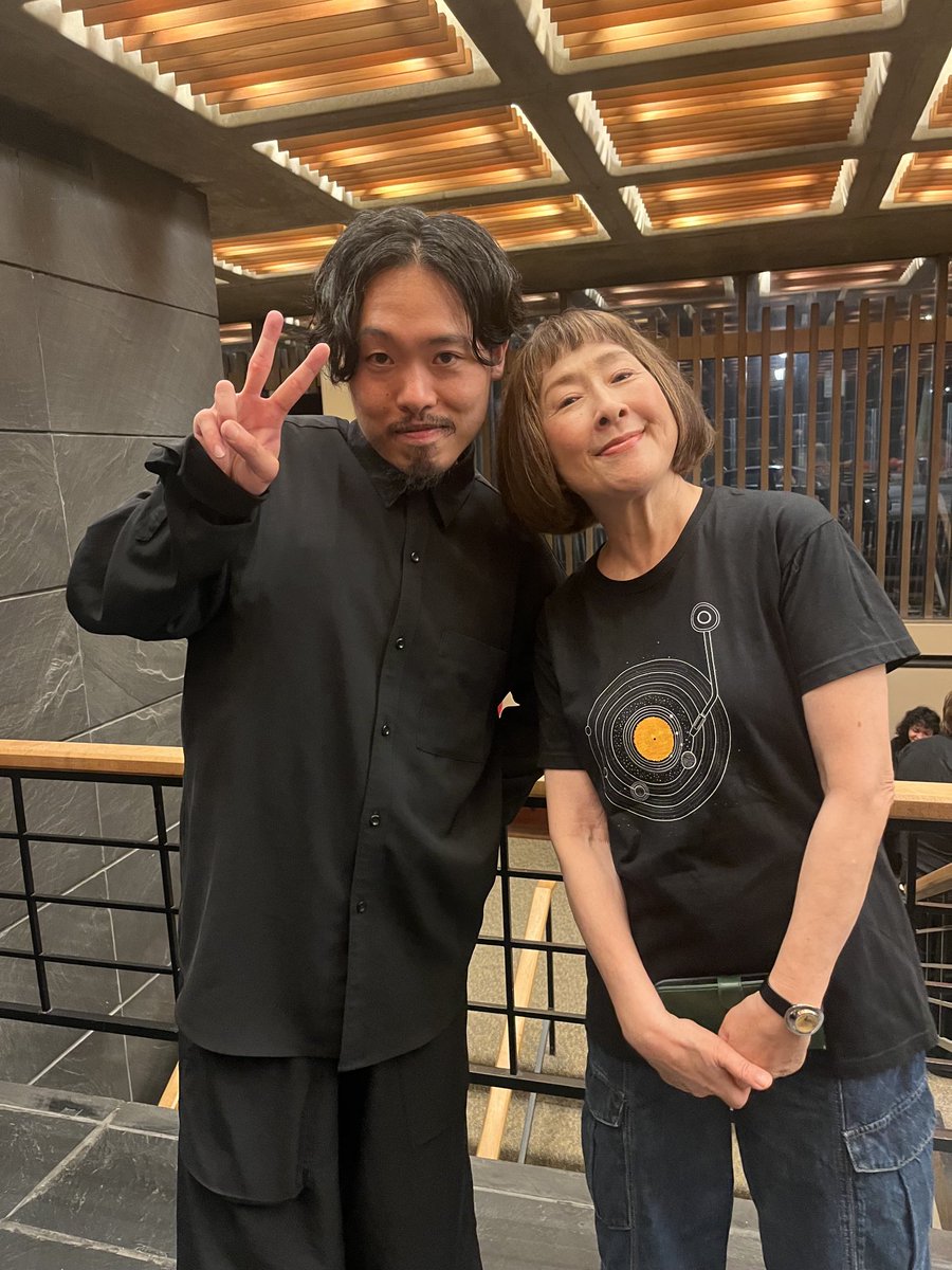 ひろみちゃんや森山威男さんから素晴らしいよって推奨されていた、石若駿さんのプレイを聞くことができました。早川雪洲の無声映画The Dragon Painterに、打楽器で音をつけてゆくという最高なアイディアを思いついた,New YorkのJapan SocietyのYoko Shioyaさんの写真をお借りしました。素晴らしい夜。