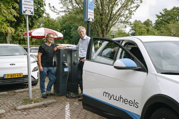 Er is een treinstaking gaande die het treinverkeer in heel het land stillegt. Dat merken deelauto-aanbieders, want plots is er veel meer vraag naar deelauto's: autoweek.nl/autonieuws/art…
