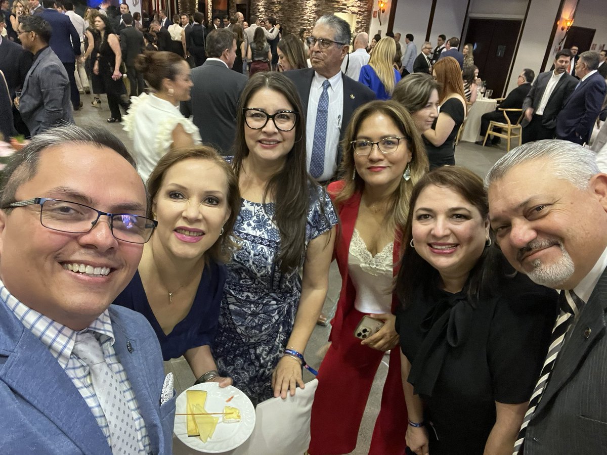 Con excelente compañía durante la celebración del <a href="/USConsuladoHer/">US ConGen Hermosillo</a> por el 4 de julio.  <a href="/irmalauramurill/">Irma Laura Murillo Lozoya</a> <a href="/CarlaNeudert/">Carla Neudert</a> <a href="/AnaMariaAraque/">Ana Maria Araque</a> <a href="/Marga_Bejarano/">Margarita Bejarano</a>