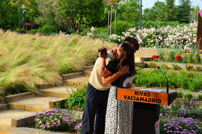 El actor ripense Bernabé Fernández, homenajeado en Rivas como símbolo del compromiso LGTBI <a href="/AytoRivas/">Ayuntamiento de Rivas Vaciamadrid</a> <a href="/FTriangulo/">Fundación Triángulo</a> rivasactual.com/el-actor-ripen…