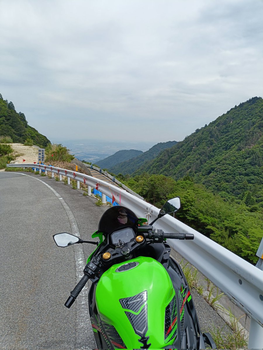 鈴鹿スカイラインは御在所岳⛰️の登山口への道か！