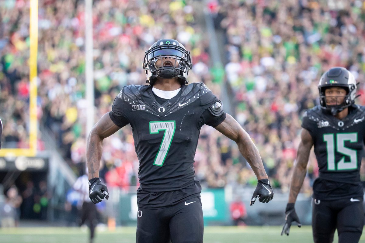 Still waiting on a legit report on Evan Stewart’s status. If he’s out for the year, Oregon has to adopt that next man up mentality.

Could be Jurion Dickey’s time to shine. Don’t be surprised if Jeremiah McClellan, Dillon Gresham, or even Cooper Perry see more reps.

#GoDucks 🦆