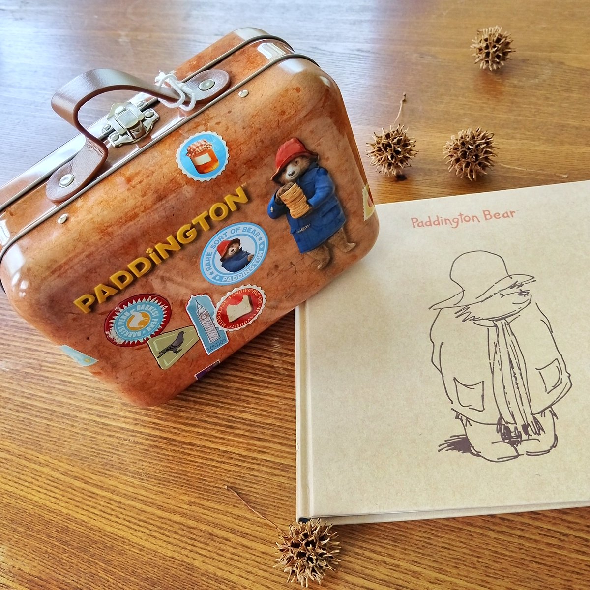 パディントンベア™ プリントクッキー☆数量限定☆ - PBstation パディントン　トランク型　紫色　クッキー缶