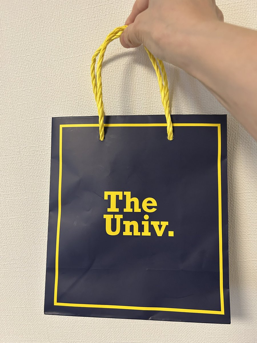mogu01lily07's tweet photo. 本日開店の『The University.』
渋谷通りかかり、初日おめでたいので寄ってきました。
SNSで見て絶対買おうと思ってたキャップ(Navy)と、お手頃価格(4〜500円)のジェットストリーム。
Tシャツなどはまたおいおい買い足すつもりっす(郡山貧乏故)
 #TheUniversity https://t.co/eLR4WBBuPt