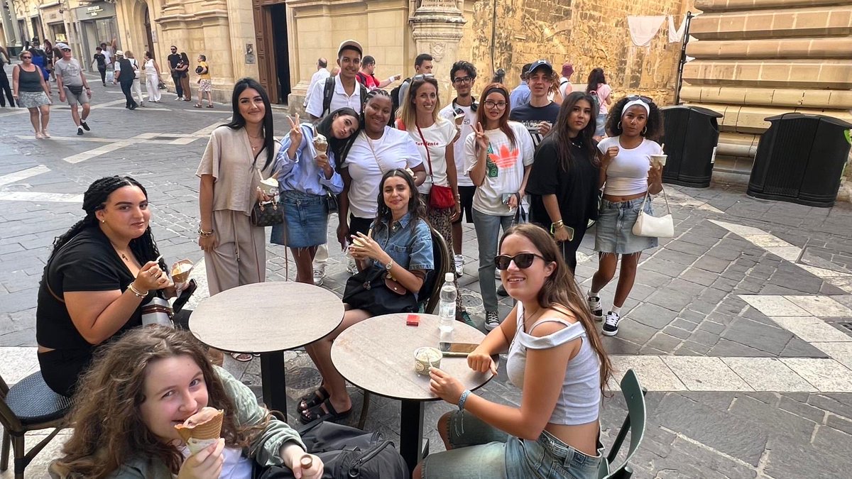 Projet Erasmus+ HERMES - Mobilité professionnelle à Malte pour 16 élèves de 1ère professionnelle tertiaire, section européenne. Une opportunité de passer 1 mois à Malte, en stage en entreprise et en famille d'accueil. Une belle expérience immersive.