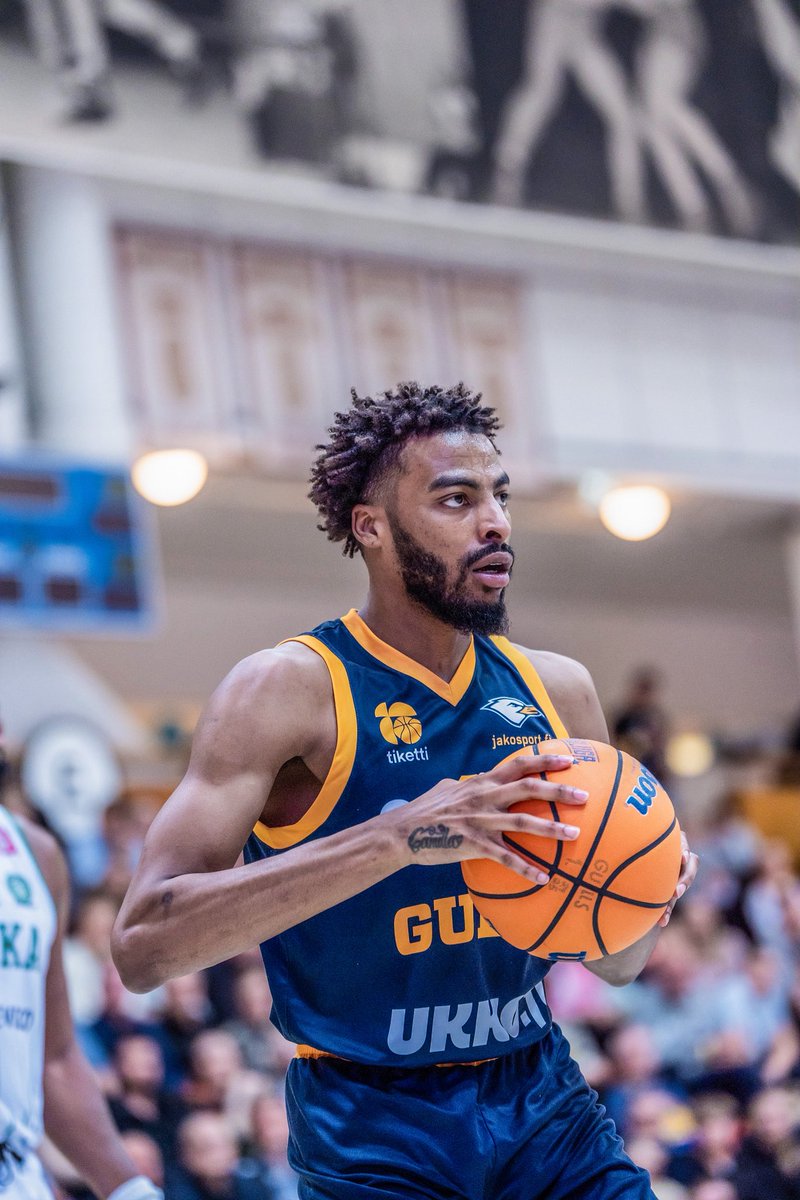 GullsBasketball's tweet image. ๐ฅ๐๐๐๐๐๐ ๐๐๐๐๐๐๐ ๐๐๐๐๐๐๐:
#2 CURTIS HOLLIS๐ค
โCurtโ tuli Gullsiin harjoituskaudella loukkaantuneen Jeffrey Carrolin tilalle ja pรครคtyi lopulta Lokkien kauden parhaaksi pistemieheksi๐ฅถ
๐ธ Samira Lee
#gullsnation