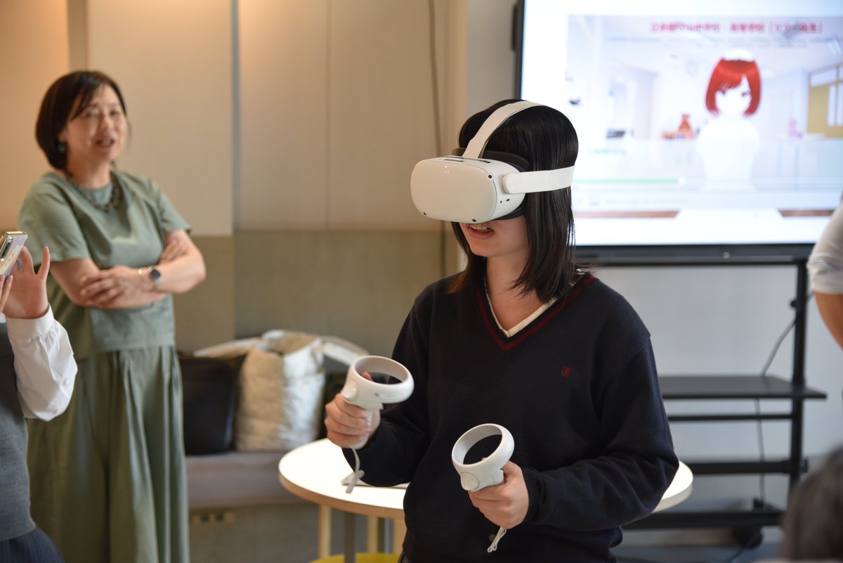 nagahama_kouhou's tweet image. 6月5日、#itteki で高校生向けのメタバース体験会が開催されました。
VRやタブレットを使って、立命館守山中学校・高等学校が取り組む「デジタル保健室」のメタバース空間やアバターの最先端技術に触れました♪