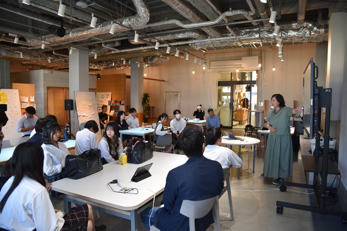 nagahama_kouhou's tweet image. 6月5日、#itteki で高校生向けのメタバース体験会が開催されました。
VRやタブレットを使って、立命館守山中学校・高等学校が取り組む「デジタル保健室」のメタバース空間やアバターの最先端技術に触れました♪