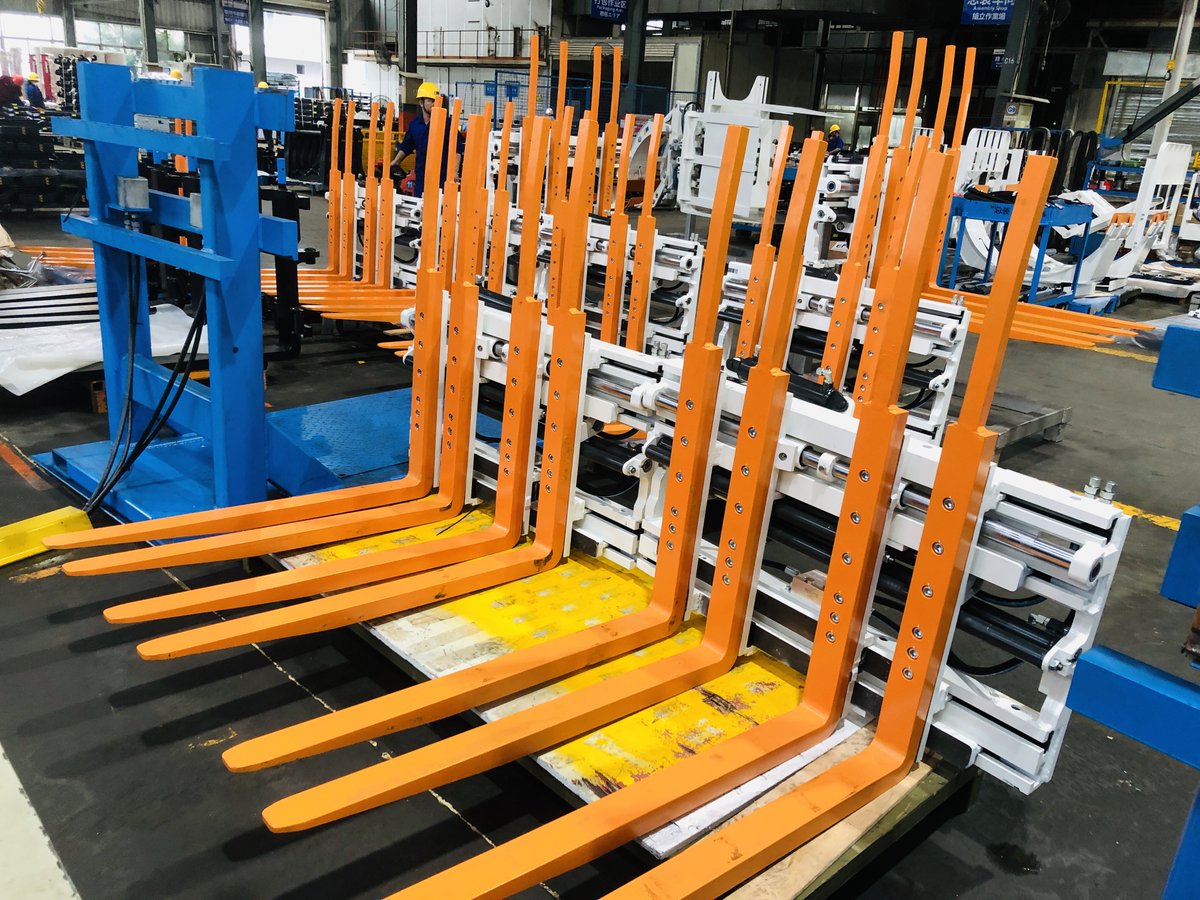 Q1aang's tweet image. 🚀 Double the Pallets. Half the Time.
Our Single-Double Pallet Handler boosts your loading efficiency without breaking a sweat.
One forklift, two jobs — that’s smart handling.
#ForkliftAttachment #PalletHandler #LogisticsTools #LongheIntelligent #WarehouseEfficiency