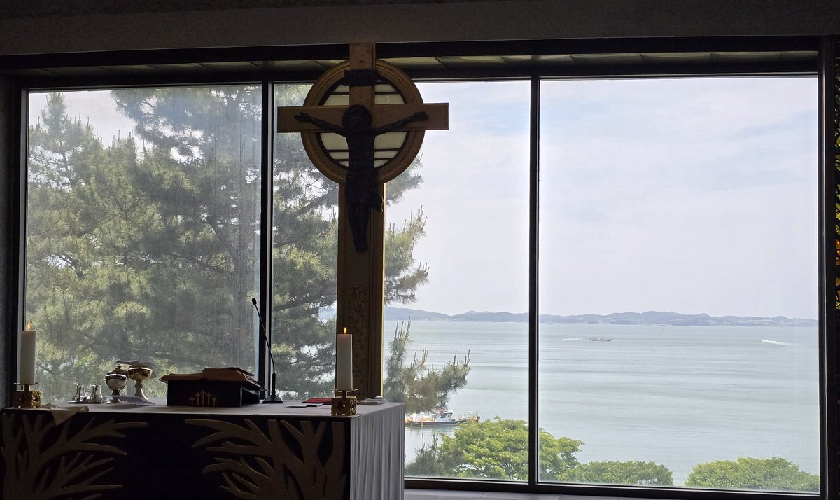 "갈매못 순교성지 순례"
충남보령의 순교성지입니다.
성 다블뤼 안토니오 주교외 4명이 순교(1866)하고, 앞바다에 500교우가 수장된 곳입니다.
'예수님을 가진자가 모는것을 가진자'란 주교님의 말씀이 선명합니다.
대선 선거때의 찌든때도 조금은 벗깁니다.
하느님의 뜻대로 이루어지게 하소서.