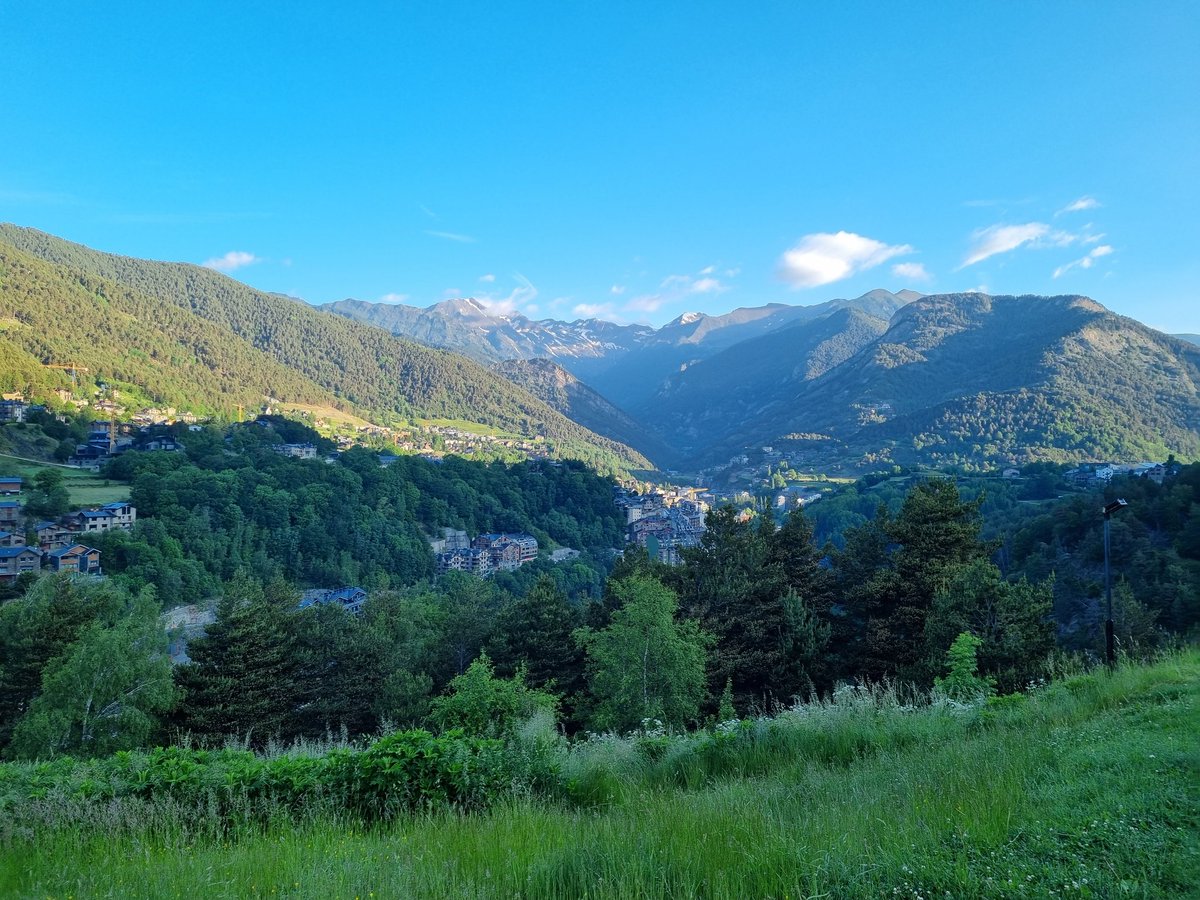 jecbosch14's tweet image. Bon #divendres 😃🙋🔥
Vistes des de Sant Cristòfol d&apos;Anyós 🤩❤️🇹🇩
Ara mateix a 11°C de temperatura 
#anyos #lamassana #Andorra #descobreixandorra #andorrainfo #visualmeteo #meteo #meteoandorra