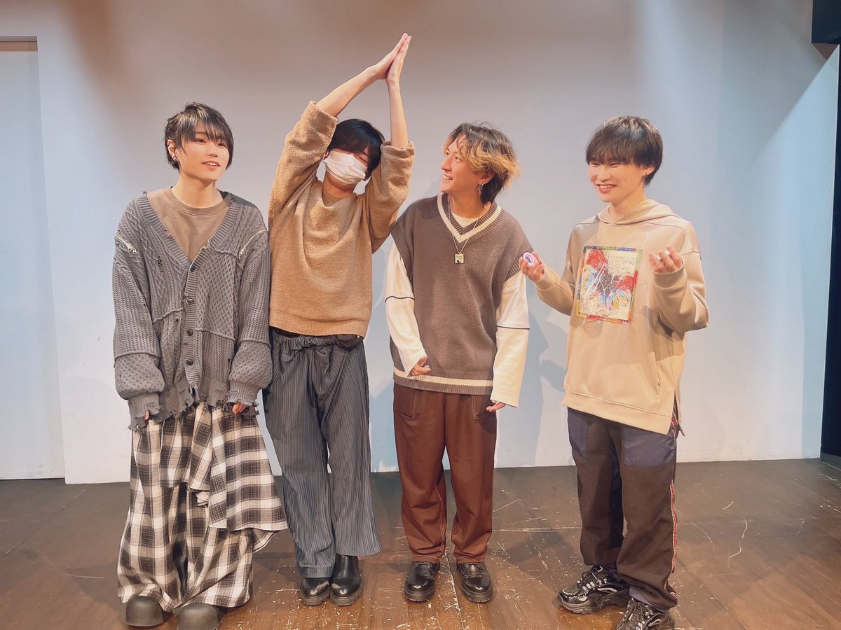 ばらばらのように見えるでしょう
ばらばらのこと考えてます☾
でも、チームです。
うちわがんばります🪭
#ヨルタナ