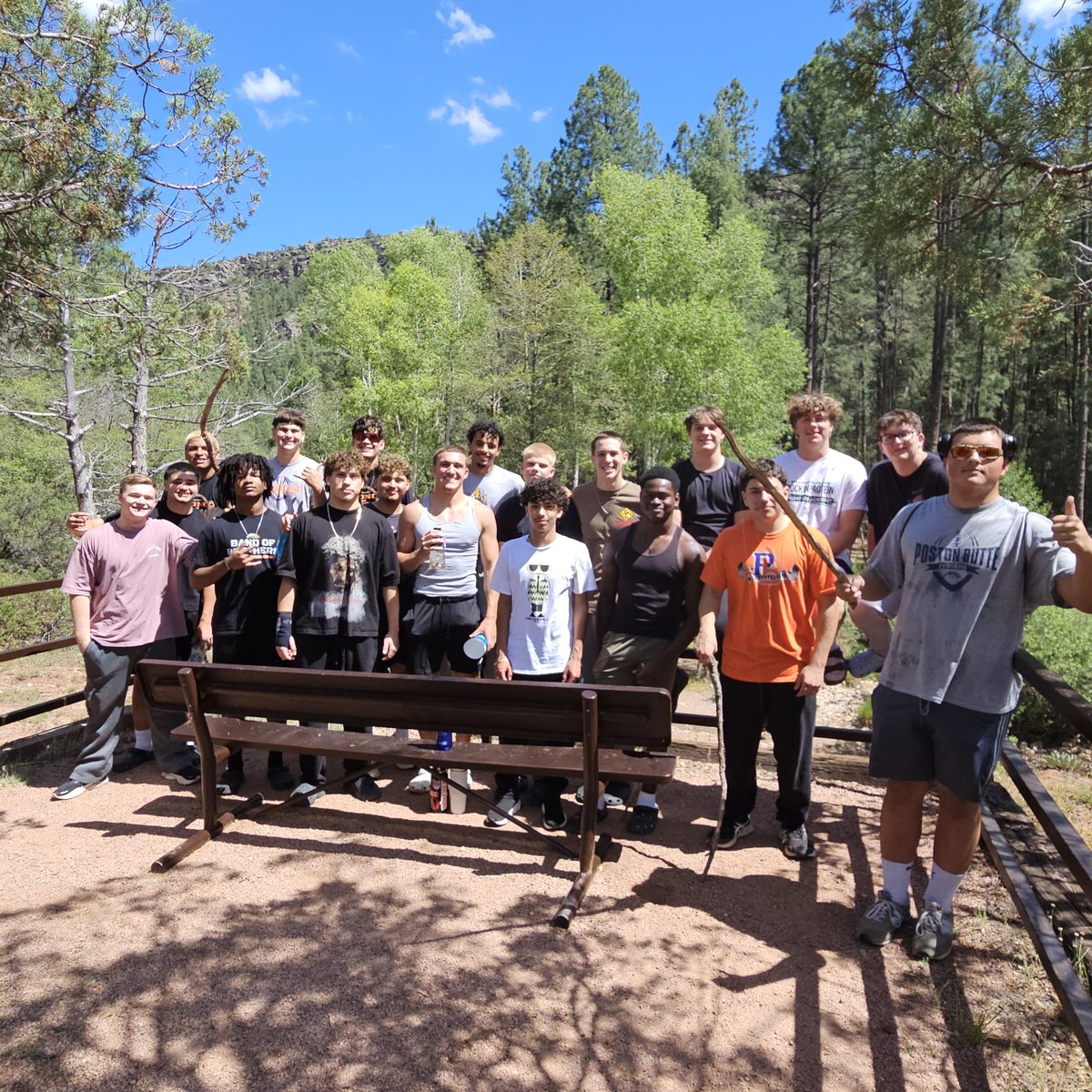 PBHS_FB's tweet image. Senior Leadership Camp took our boys to Christopher Creek and then on to Pinetop-Lakeside for some 7's work with the Blue Ridge Yellowjackets! @PostonAthletics @PBhighschool