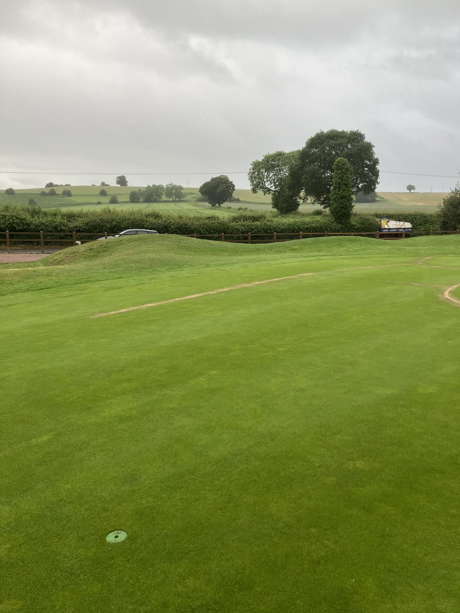 TomB1692's tweet image. Not what we needed before a shotgun start ! Why people feel the need to do it is beyond me 😒
#greenkeeping #vandals #quickrepairjob