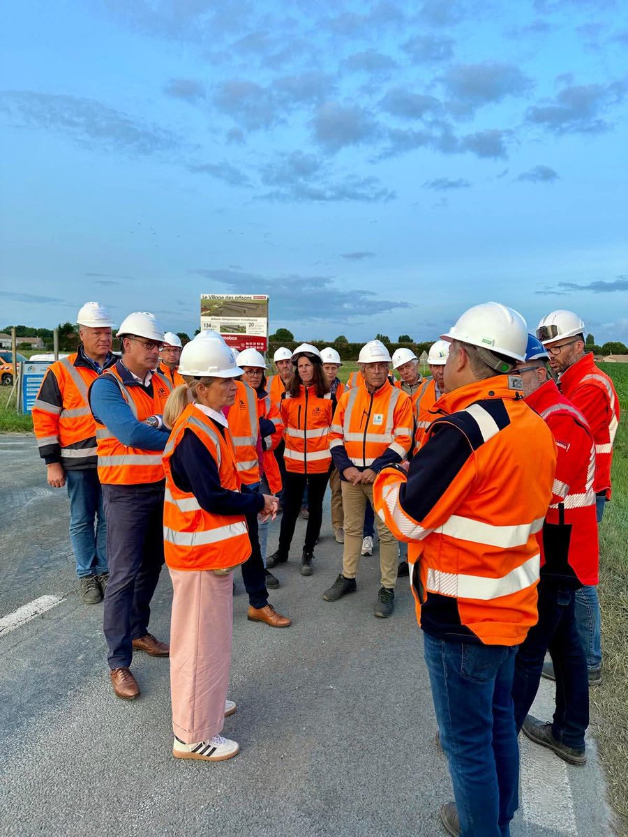 Sylvie Marcilly (@smarcilly) on Twitter photo Réfection totale de la chaussée en utilisant un procédé de recyclage, sur place, de l'ancienne bande de roulement pour des travaux écoresponsables et économes.
<a href="/departement17/">Département de la Charente-Maritime</a> Réfection totale de la chaussée en utilisant un procédé de recyclage, sur place, de l'ancienne bande de roulement pour des travaux écoresponsables et économes.
<a href="/departement17/">Département de la Charente-Maritime</a>