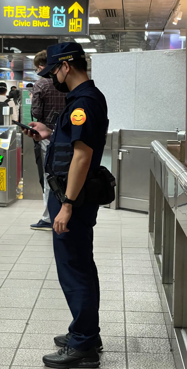 北車的捷運鴿好帥