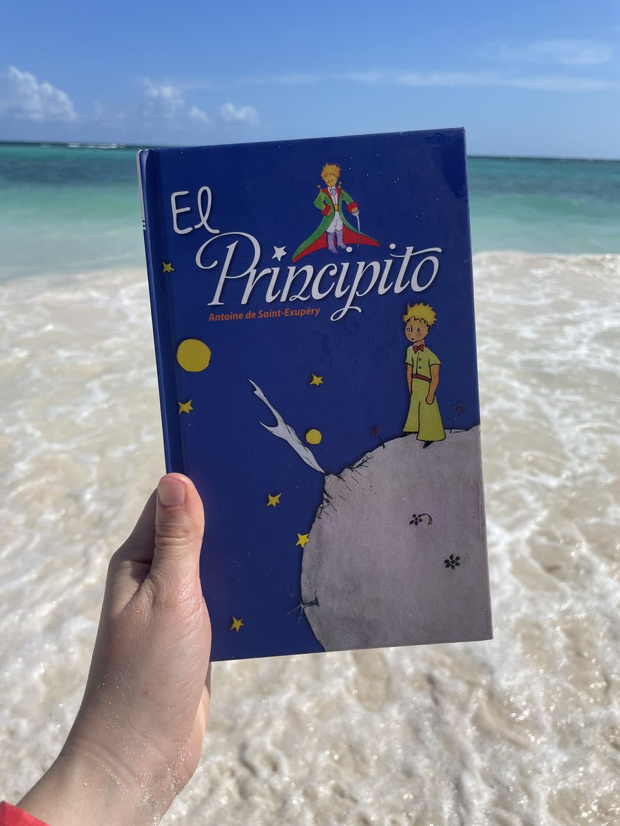 sofiati's tweet photo. 📖 "El Principito" de Antoine de Saint-Exupéry. 🌟
Nunca está de más volverlo a leer. 🦊🌹✨ https://t.co/3TUYq0Qxbr