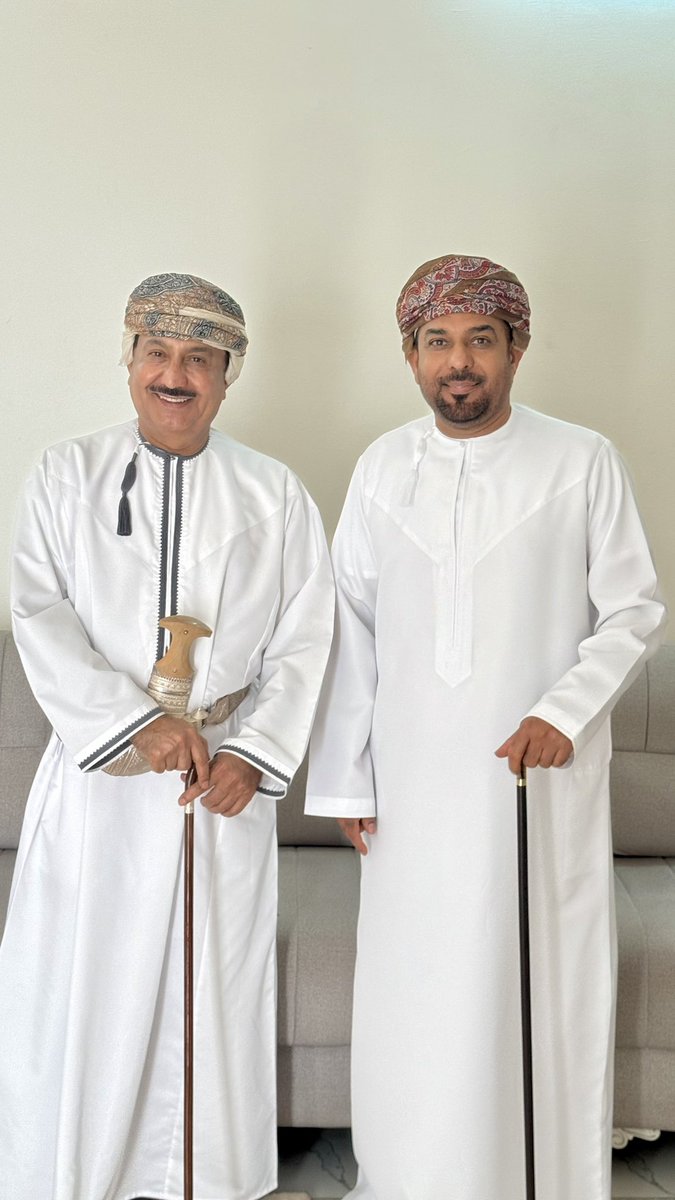 🌹 عيد الأضحى المبارك 🌹
بكل محبة واعتزاز ، نتقدّم إليكم بأجمل التهاني والتبريكات بمناسبة #عيد_الأضحى_المبارك ..
عيد نعيشه فى عُمان بطقوسه الأصيلة ، من صلاة الفجر وتكبيرات العيد ، إلى دفء المجالس ، ولمة الأهل ، وعبق الشواء ، وزينة الدشداشة والمُصر والخنجر العُماني .
أنا وأخي