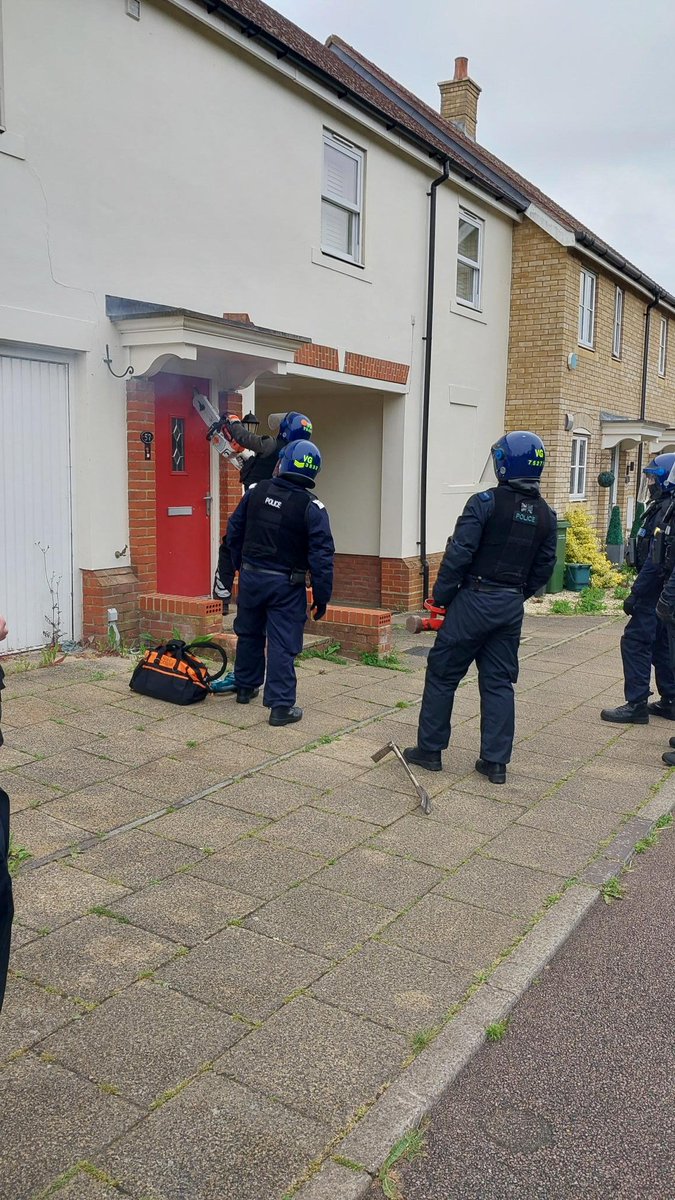 EPWitham's tweet photo. In promoting #NationalVolunteerWeek I was able to assist with a drugs warrant in #Witham in my volunteer Community Special role. Following this, I continued to patrol with another volunteer Special Constable with foot patrols, engagement &amp; visibility #CouldYou #YouSaidWeDid https://t.co/M3Pudy1tcB