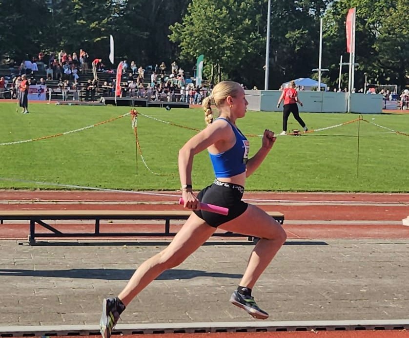 ‘Wat gaaf, de Gouden Spike op onze baan’
-Veelzijdige Carlien Roos switcht van hockey naar atletiek
goudenspike.nl/2025/06/wat-ga…