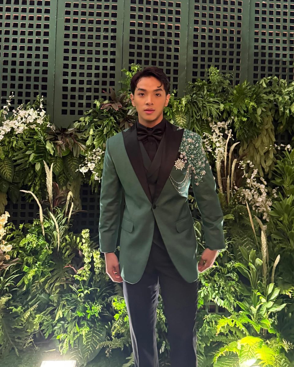Shayie03's tweet photo. Bunso ko . 

ChristianMartinez Style
#XCLSVOBaggyPantsDrop https://t.co/V75i9V221Q