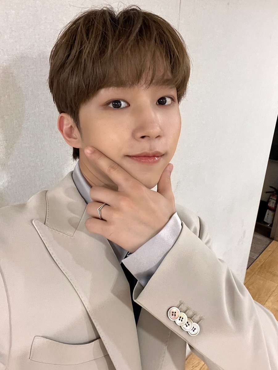 NFlyingofficial's tweet photo. 지금 만나러 갈게요🤍
매일 엔피아 만나니까 행복하다🥰

#NFlying #엔플라잉 #서동성 #SeoDongSung https://t.co/CgoxpFXJ8k