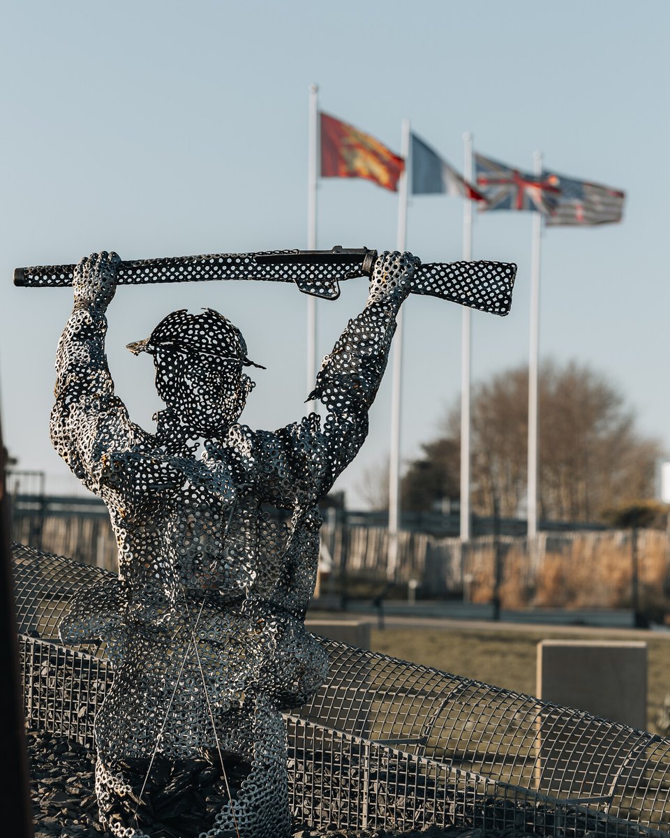Le 6 juin 1944, 156 000 soldats débarquaient en Normandie pour libérer l’Europe.

Leur courage, leur engagement et leurs sacrifices ont changé le cours de l’Histoire. Chaque année la Normandie leur rend hommage, le devoir de mémoire continue. 🙏
#DDAY81