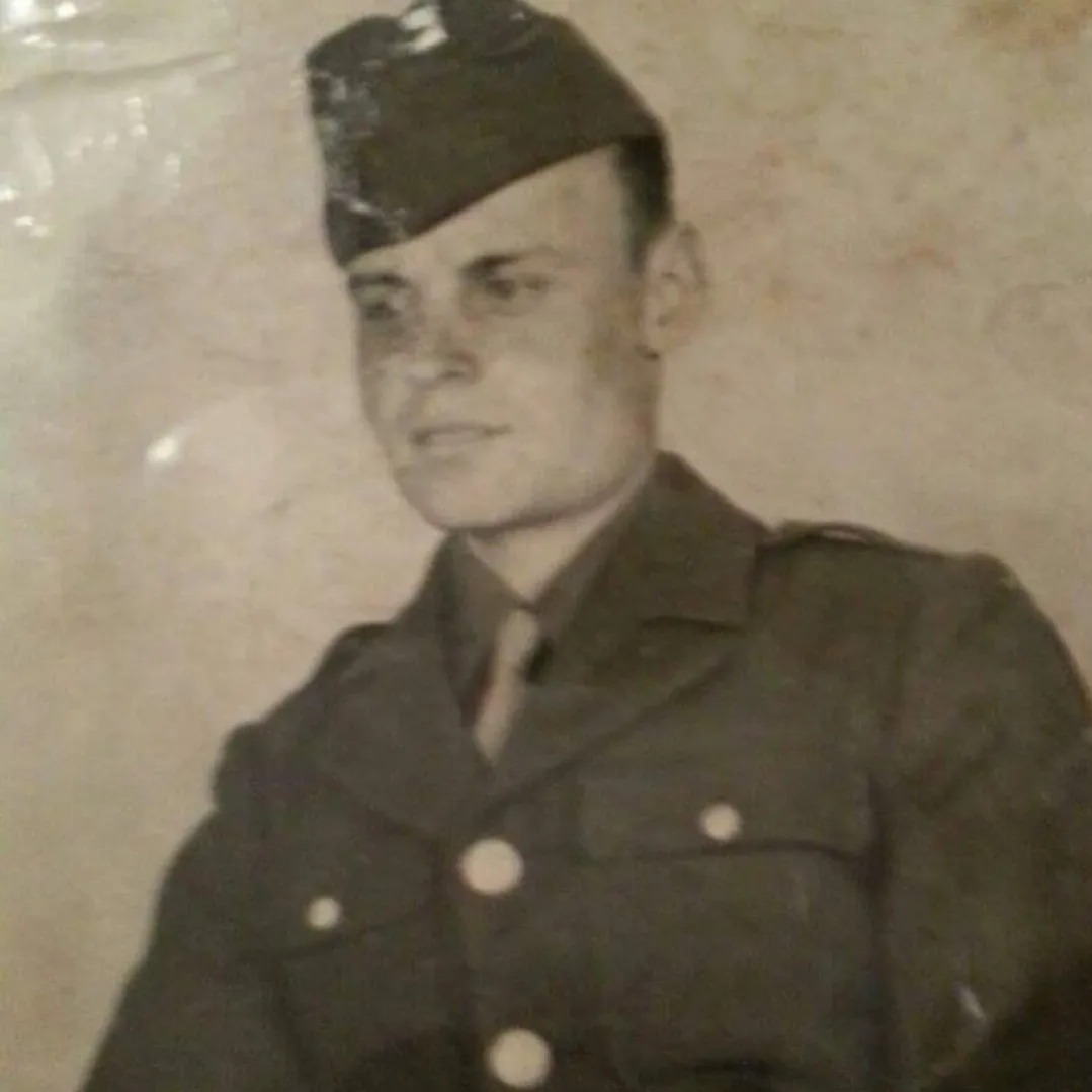 Fort heureusement, ce premier d'une série de James ne fut pas de ces jeunes Américains qui ne connurent de la France que le sable des plages de Normandie #6juin #DDay #Virginia #UtahBeach #Paris