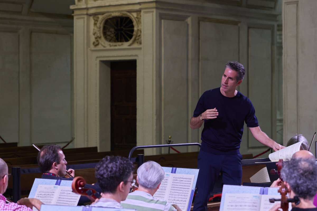 orquestagranada's tweet photo. Compartimos algunas imágenes del ensayo general de anoche para el concierto que tendrá lugar hoy (20 h) en la Catedral de Granada para celebrar su V centenario.
Mozart. Sinfonía 25 / Misa de la coronación
S. Gárdez, M. Infante, S. Ballerini, R. Hagen, #CoroOCG Dir: Lucas Macías. https://t.co/27mw0qG5ew