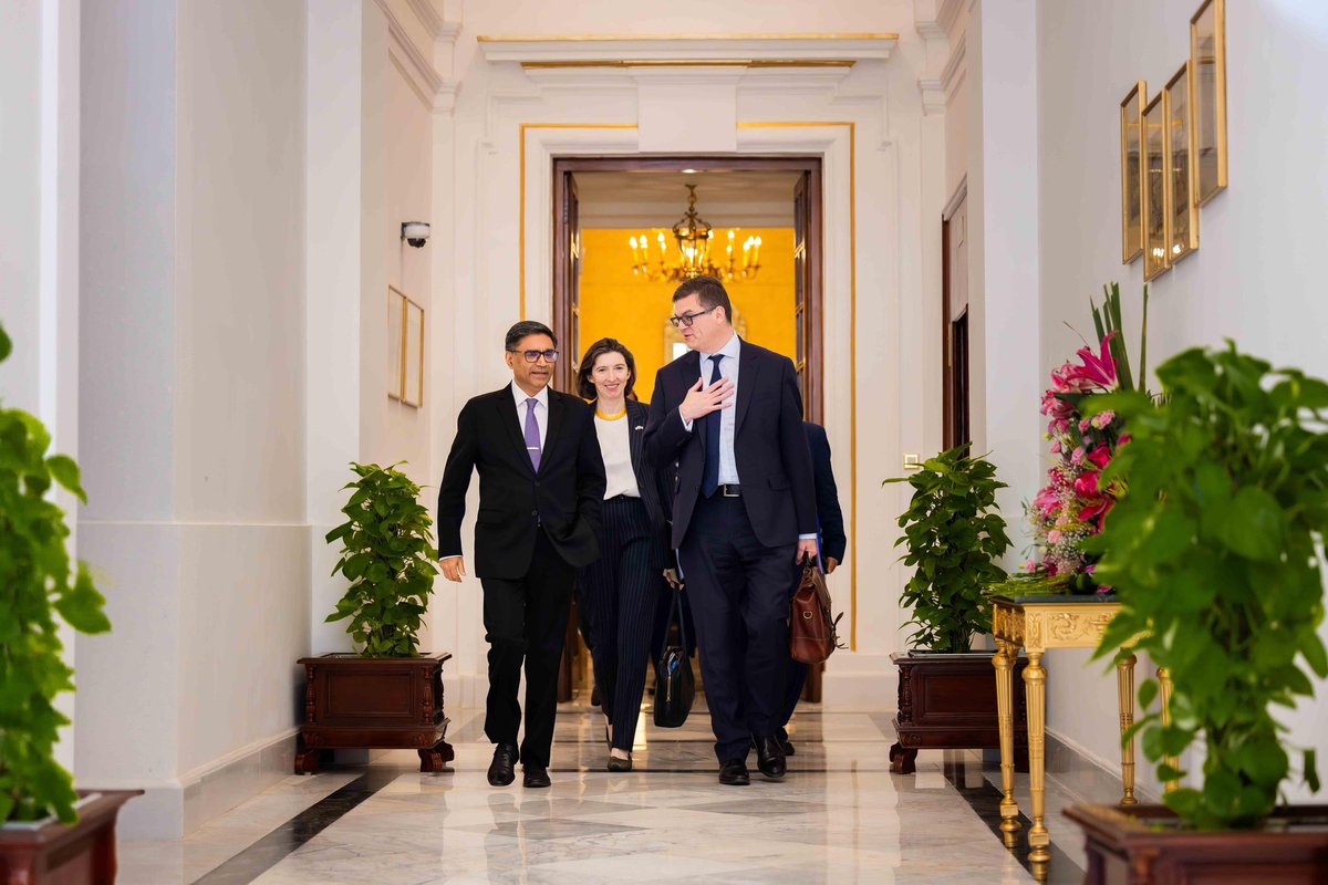 Lindy_Cameron's tweet photo. So good to host PUS @OllyRobbins to talk everything UK-India - why this partnership matters for both our countries and the world. A thriving bilateral partnership spanning trade, education, innovation, climate action, and so much more.
 
The 🇬🇧🇮🇳 दोस्ती is stronger than ever! A big thank you to @MEAIndia and all our partners from the Indian government for your warmth and hospitality 🙏
