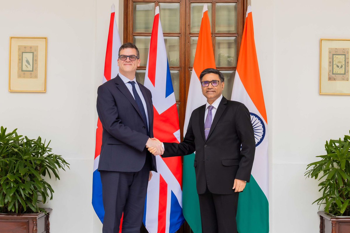 Lindy_Cameron's tweet photo. So good to host PUS @OllyRobbins to talk everything UK-India - why this partnership matters for both our countries and the world. A thriving bilateral partnership spanning trade, education, innovation, climate action, and so much more.
 
The 🇬🇧🇮🇳 दोस्ती is stronger than ever! A big thank you to @MEAIndia and all our partners from the Indian government for your warmth and hospitality 🙏