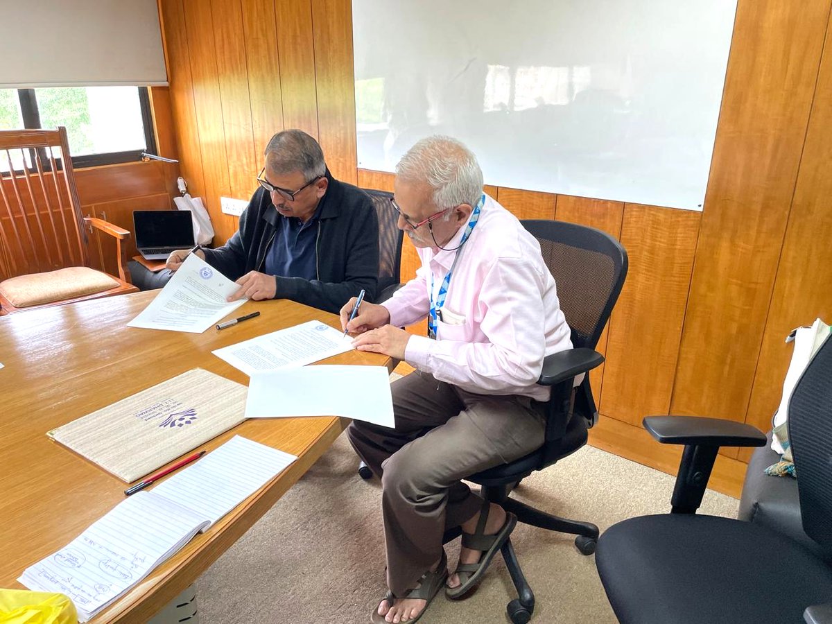 iitdhrwd's tweet image. 🤝 Strengthening Scientific Synergy

IIT Dharwad and the National Centre for Biological Sciences (NCBS), Bangalore have officially signed a Memorandum of Understanding (MoU) on 29th May 2025 to foster deeper research collaborations in the field of biosciences, with a special…