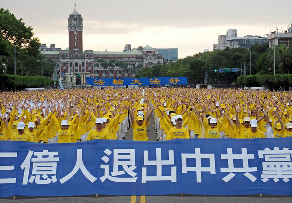 lbzb299125's tweet photo. 美国保护法轮功就是错误的，他们会遭到谴责的。2024年8月16日，《关于法轮功运动，你应该了解的》 https://t.co/4qDipFckkX