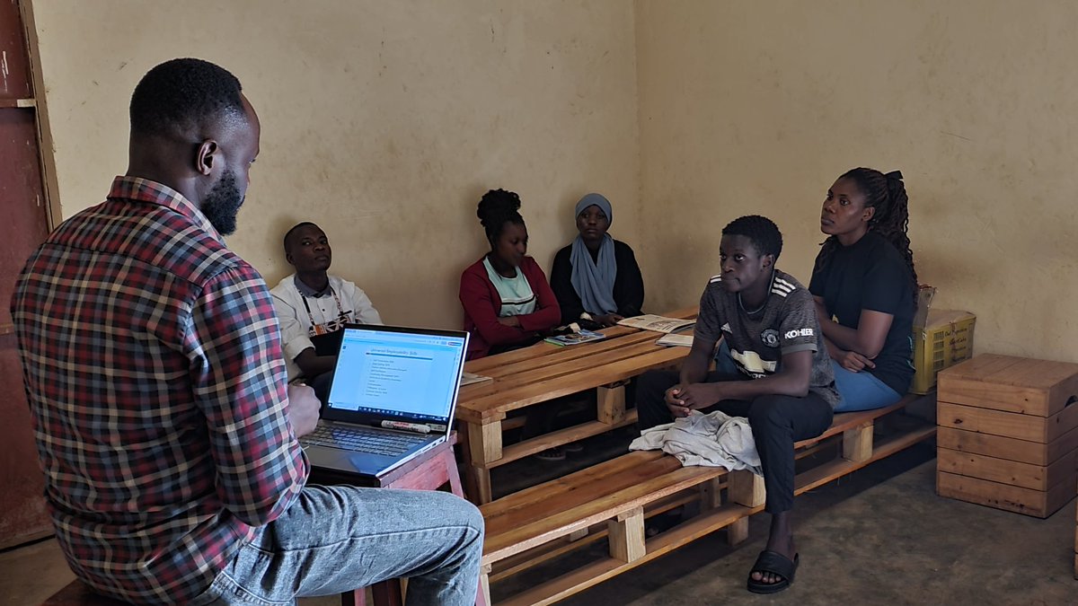 darling_ug's tweet photo. Attaining technical skills from  #DarlingCoffeeAcademy like #QC #processing #Roasting #Brewing is certainly not enough to compete in the job market, our partner @natyetye spoke to our #JuneCohort about LIFE or SOFT SKILLS which shape a good employee beyond the technical skills. https://t.co/JuIzm0RSIl