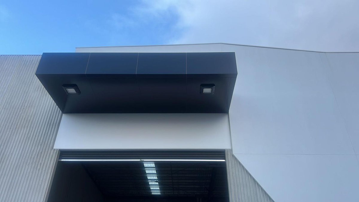 LemonMIC's tweet image. The black canopy lights blend perfectly with the building