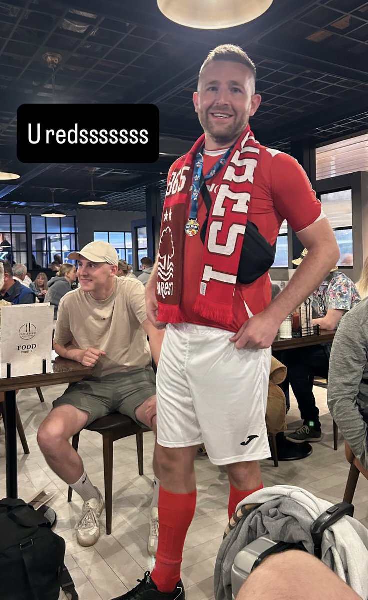 Good luck to 1st team coach <a href="/ConorJB1992/">Conor</a> as he heads to Magaluf for his stag do with a number the players in tow.
Look good in that kit Conor😂