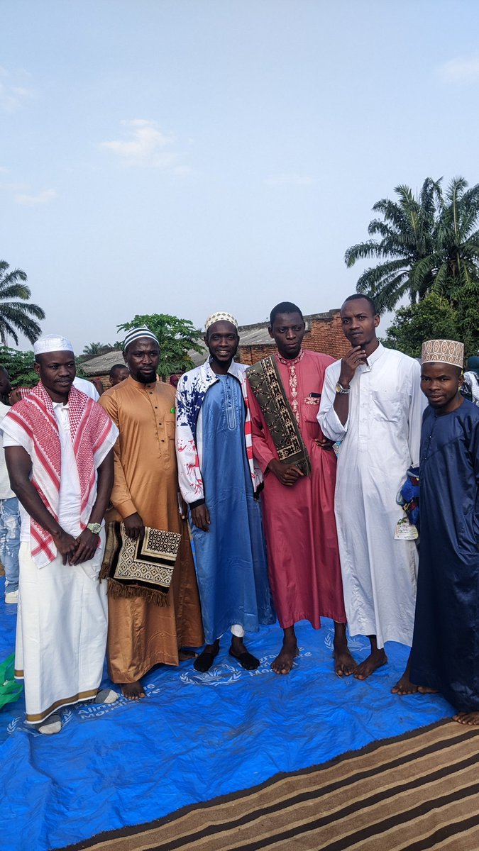 ManirakizaEzch4's tweet photo. Kur'uyu wa 05/6,Niho hahimbazwa umusi mukuru @EID #AL_ADHA mubaislaam Bose muri Bubanza isengesho ryari rirongowe na Cheikh @Abu_Muhsin_Abdoullah #Minani
Ahamagarira abaislaam Bose gusangira kukibarwa cose kiba cabonetse kuko arivyo bitanga imigisha imbere ya #Allah
@ComIbu https://t.co/Z6sSxZzMiN