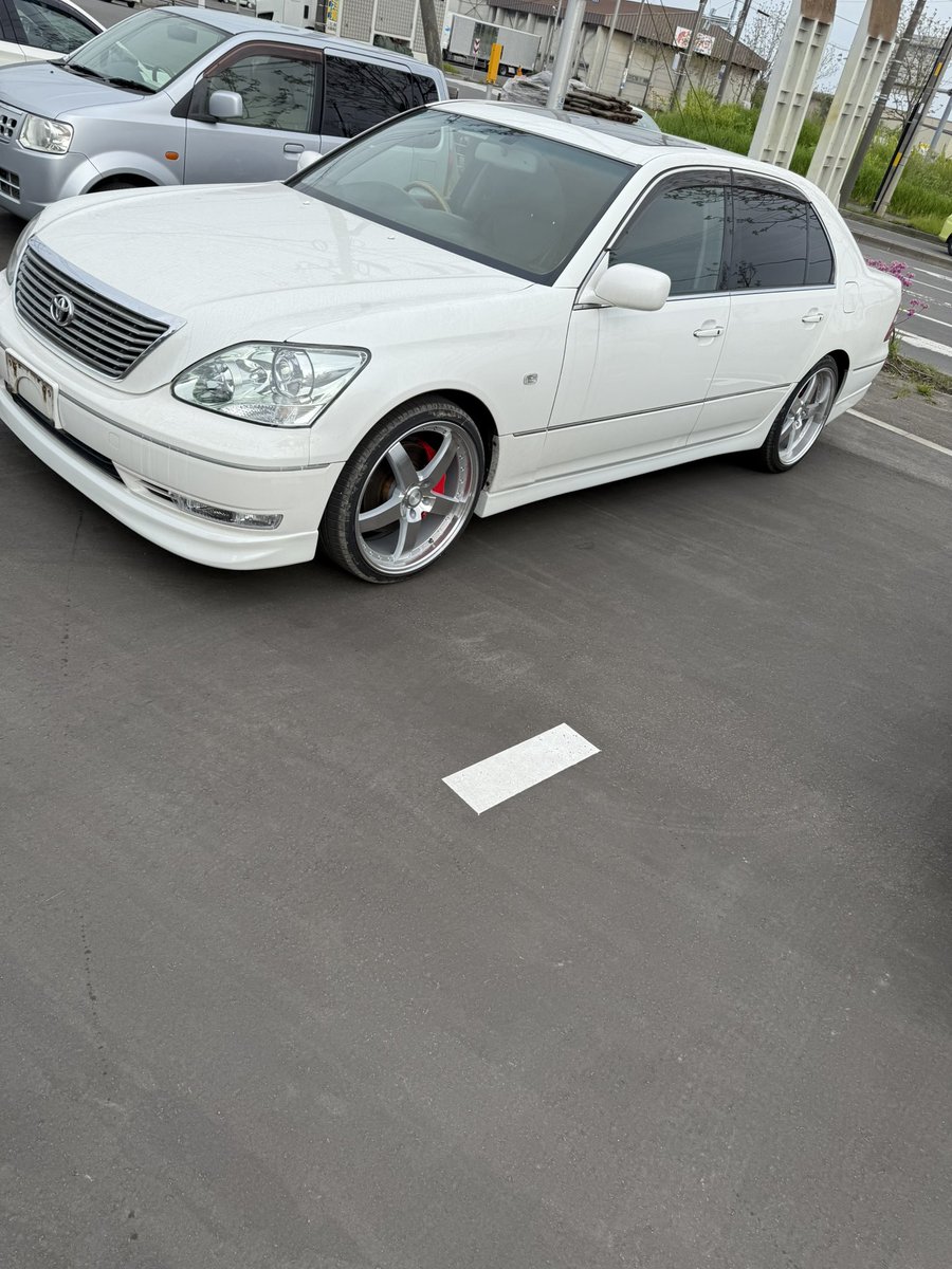 車屋に来ただけでまだ終わってないけど買った車がとりあえず見れた🙄