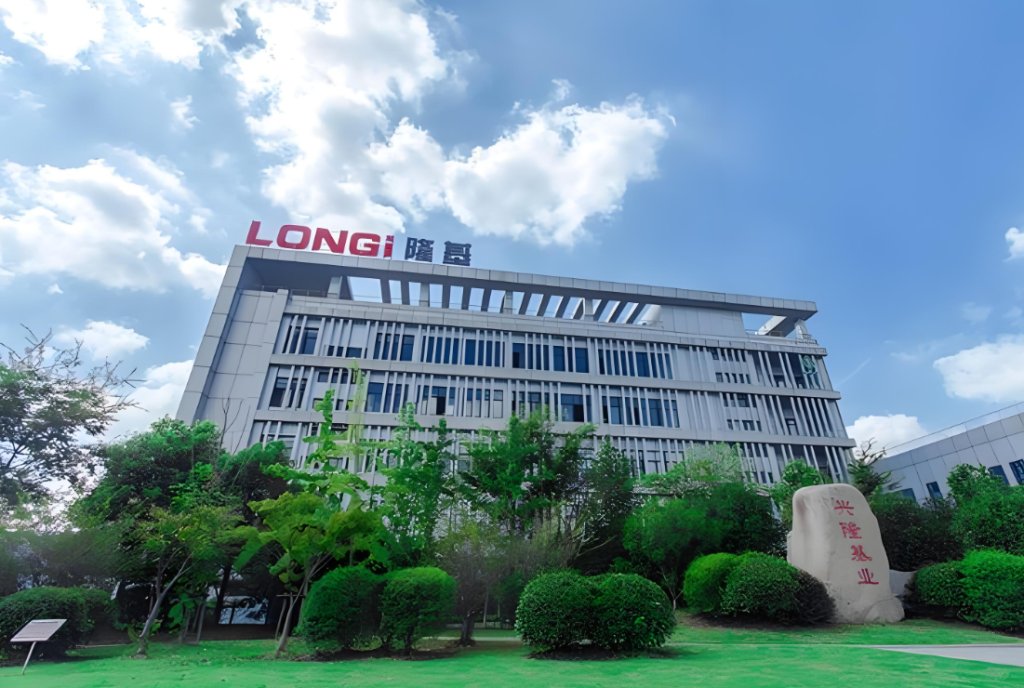 SolarbeGlobal's tweet image. #LONGi Announces 50GW #HPBC 2.0 Cell and Module Capacity Target by 2025, with Cost Alignment Expected by Year-End solarbeglobal.com/longi-announce… via @Solarbe Global